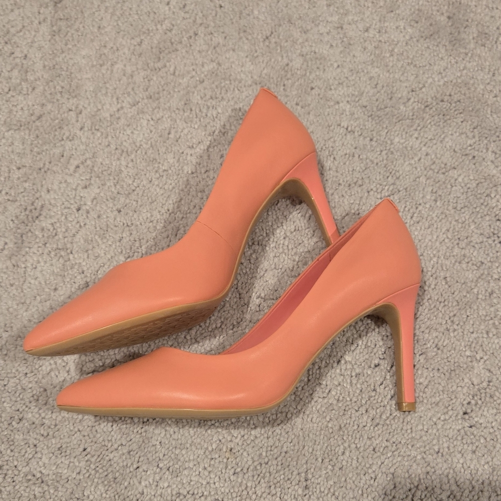 Karl Lagerfeld Women's Coral Pumps - Picture 2 of 5